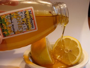 Lemon-honey-lip-serum