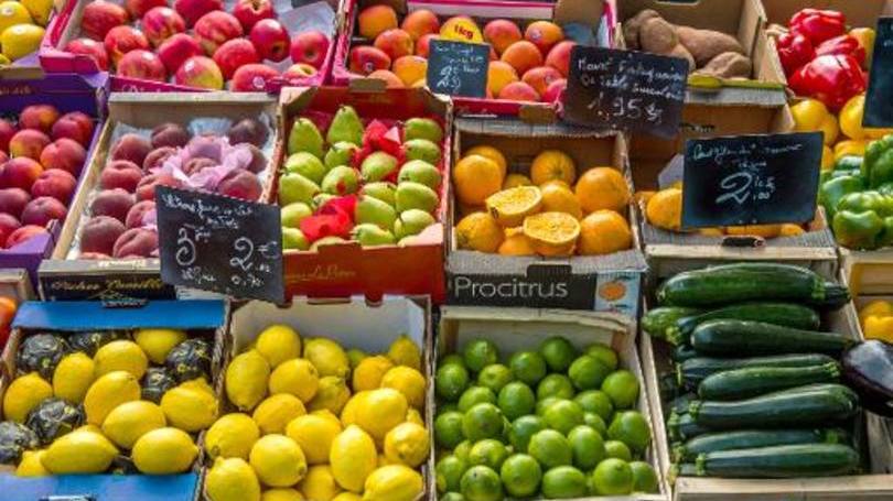 Vegetais e frutas são vistos em mercado da cidade francesa de Lille