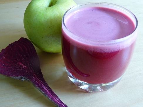 Suco com poder curativo de beterraba, maçã e cenoura