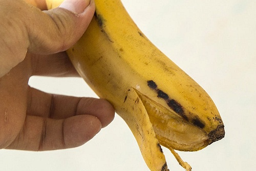 Como branquear os dentes com casca de banana